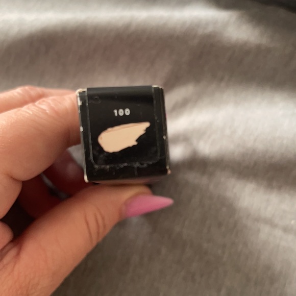 Fenty 100 Pro Filt'r Instant Retouch Concealer - Picture 3 of 5